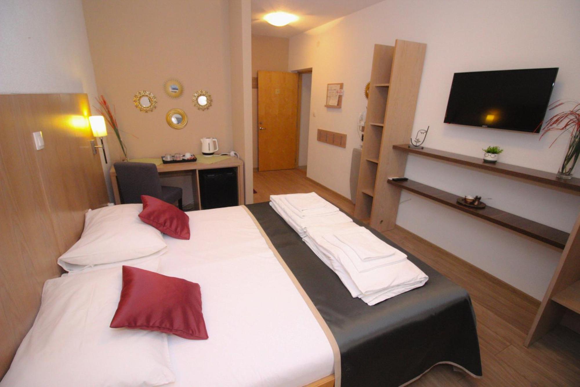 Villa Deny Mostar - With Free Parking Екстер'єр фото