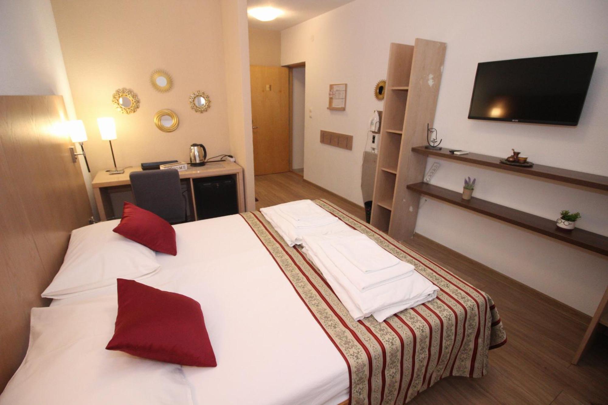 Villa Deny Mostar - With Free Parking Екстер'єр фото