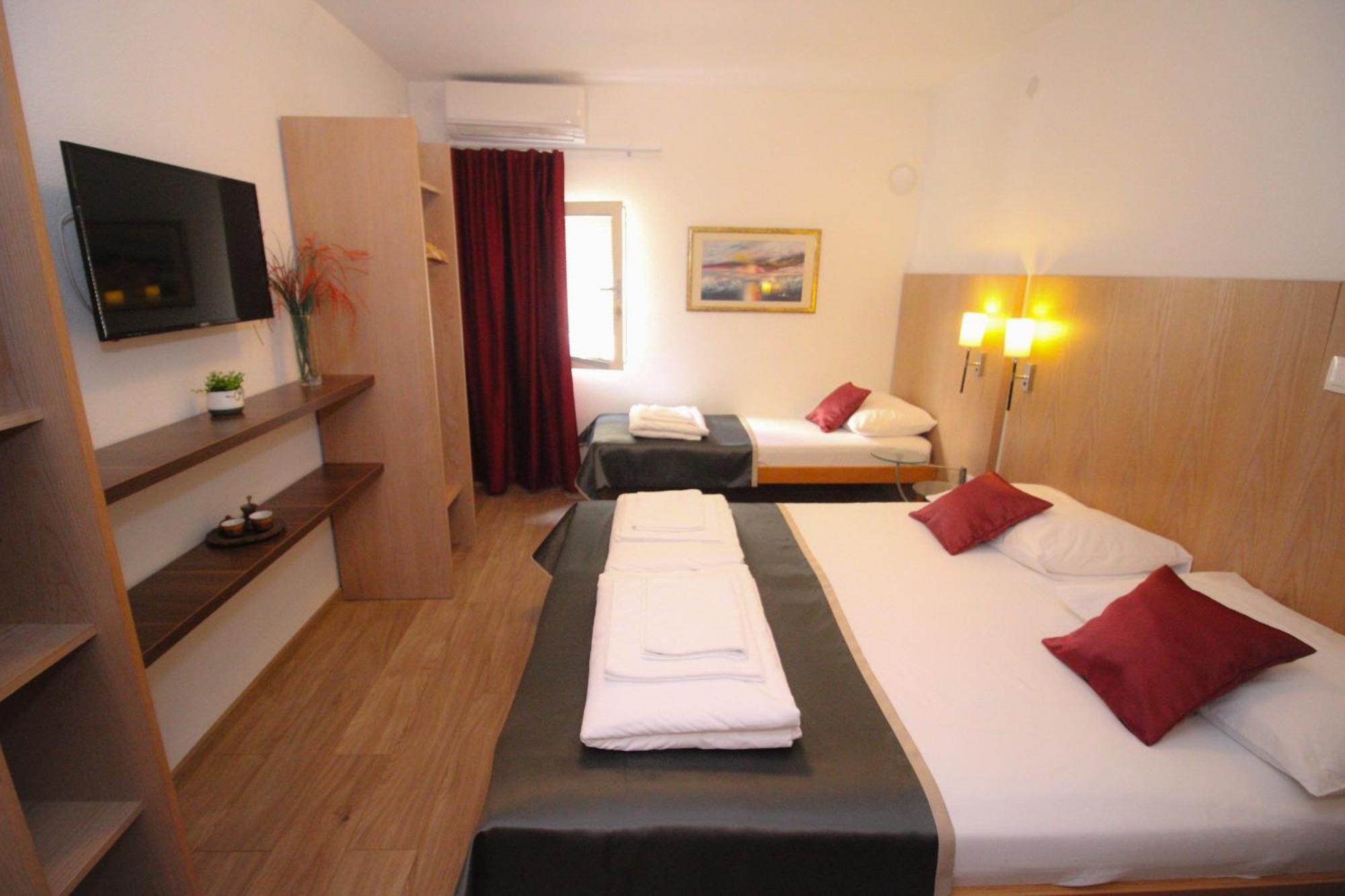 Villa Deny Mostar - With Free Parking Екстер'єр фото