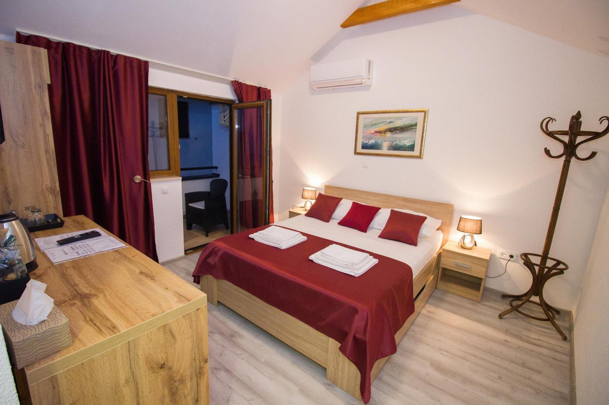 Villa Deny Mostar - With Free Parking Екстер'єр фото